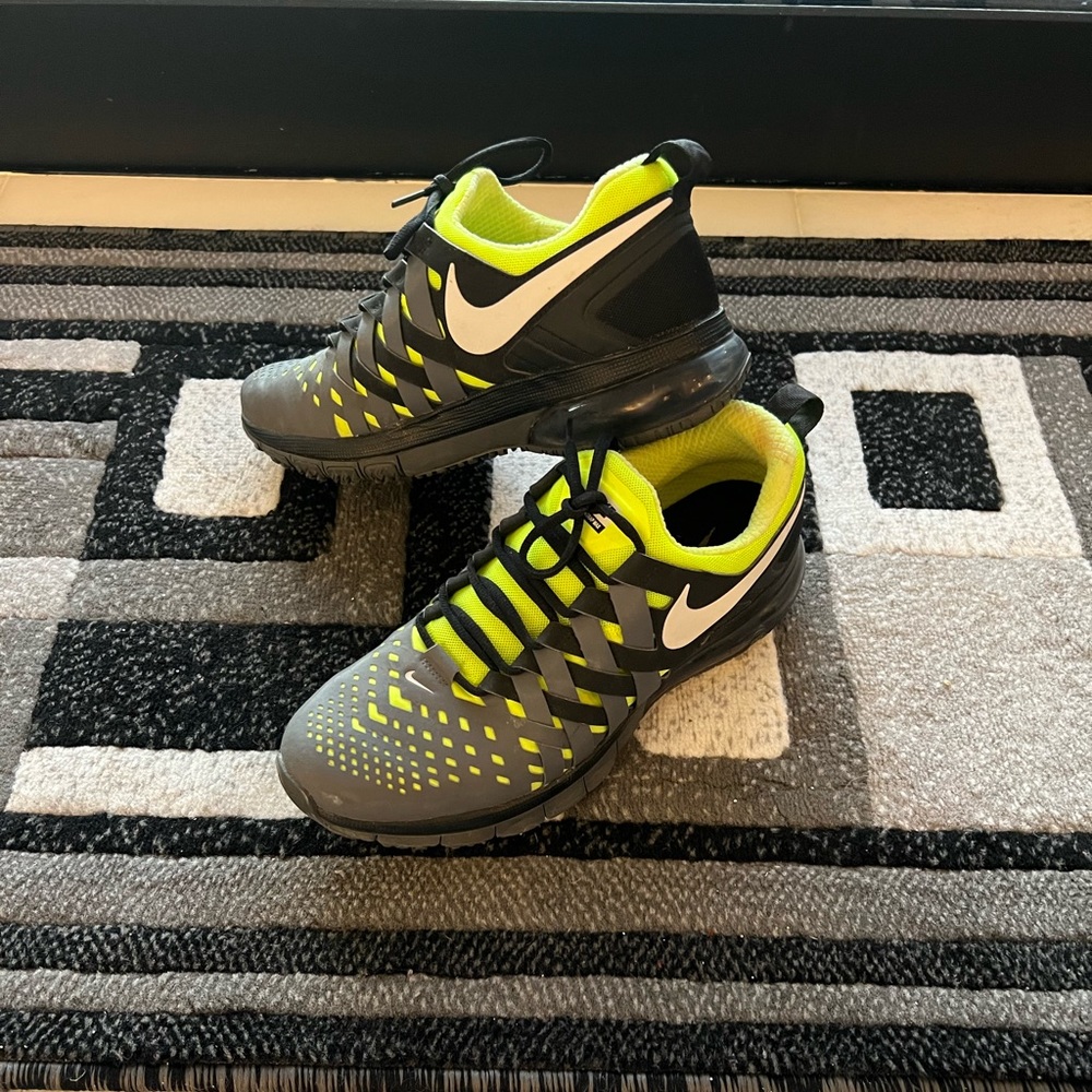 Nike Fingertrap Max Black, size 11.5, hardly worn running shoes